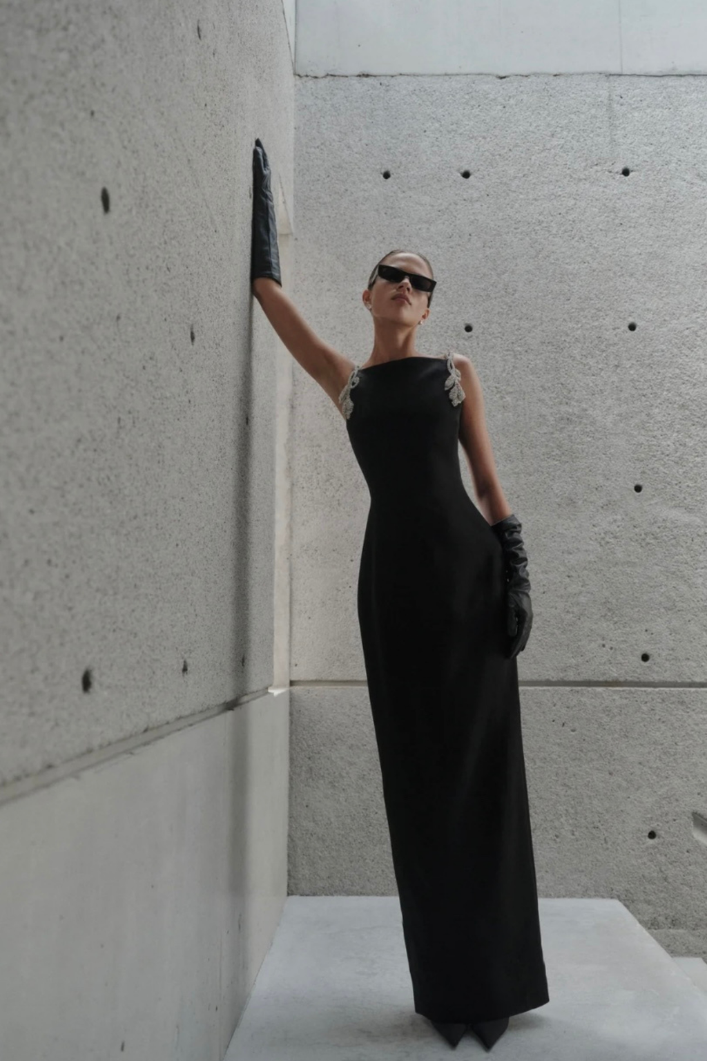 ORYX COLUMN GOWN- BLACK