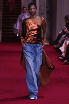 ILLUSTRATION ASYMMETRIC TOP
